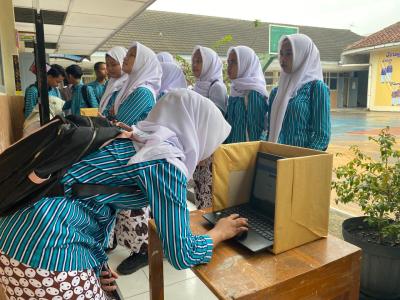 Demokrasi Digital Mengguncang SMP Negeri 2 Tempel! Pemilihan Ketua OSIS Online Pertama Berlangsung Sukses
